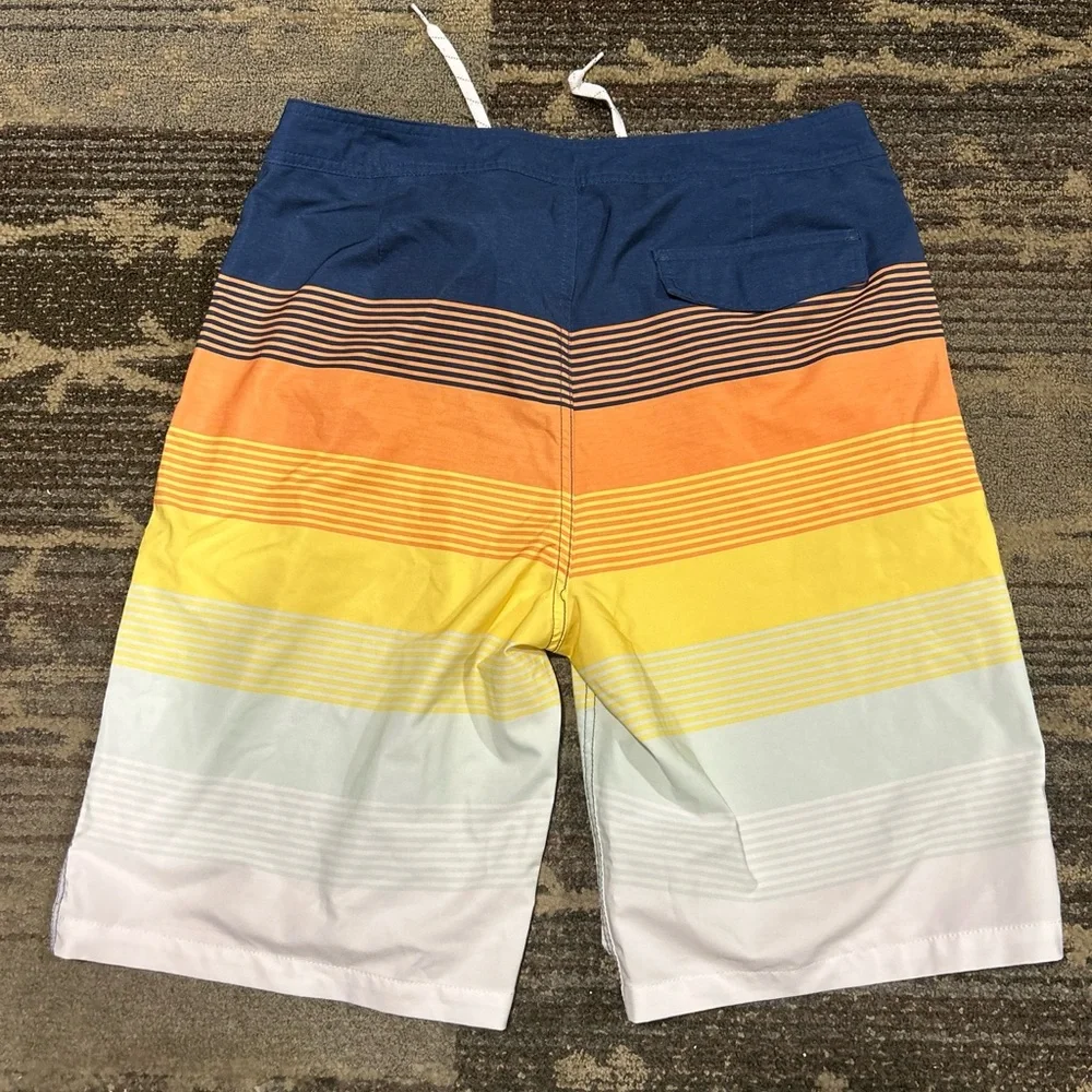New Men's Goodfellow™ & Co. Color Block Swim Trunks, Size 34 with 10" Inseam - Picture 2 of 3
